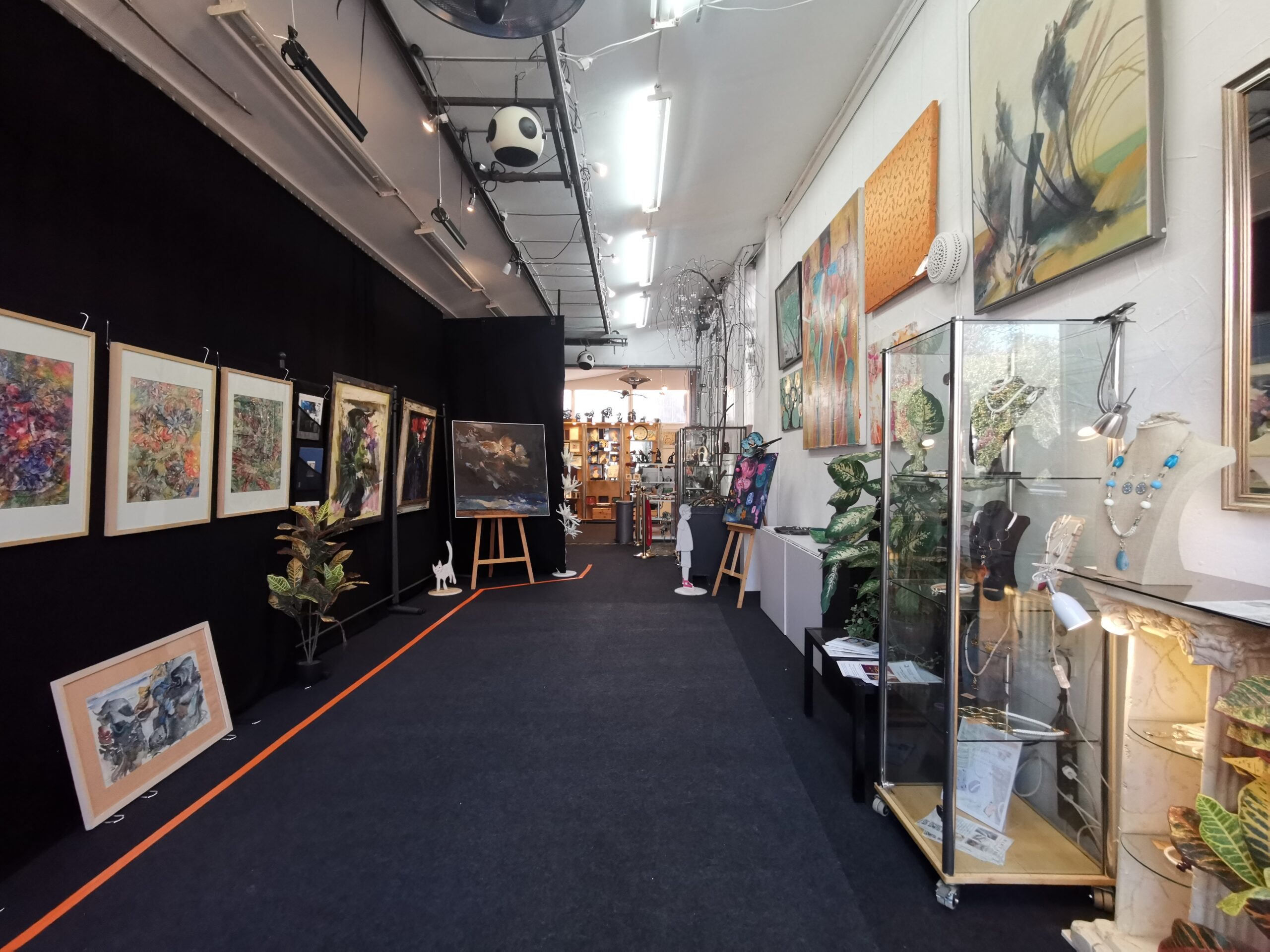 Ausstellung "Frühlingserwachen mit Kunstschätzen aus dem Fundus" der Galerie Franka Löwe